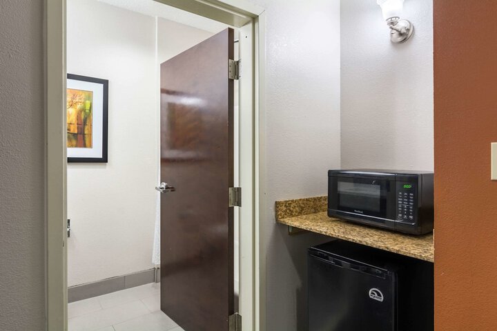 Room 16 of 30