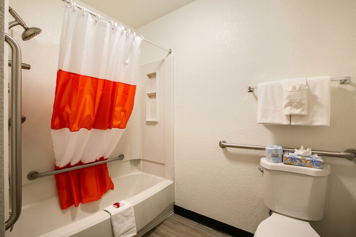 Room 16 of 31