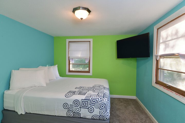 Room 111 of 143