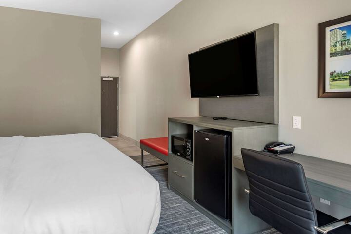 Room 25 of 51