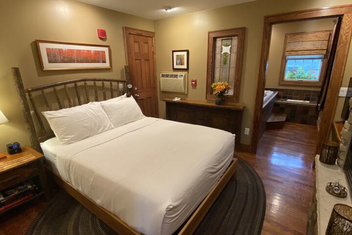 Room 4 of 32