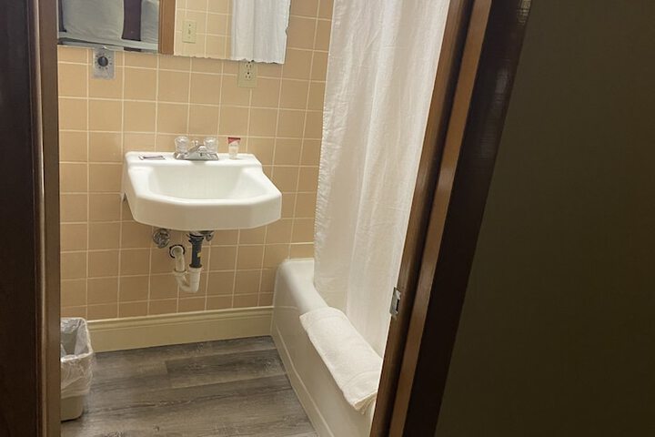 Room 15 of 61