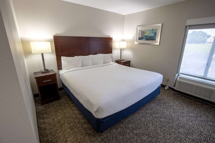 Room 9 of 37