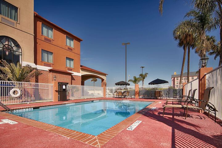 Pool 5 of 21