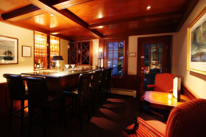 Lounge 42 of 45
