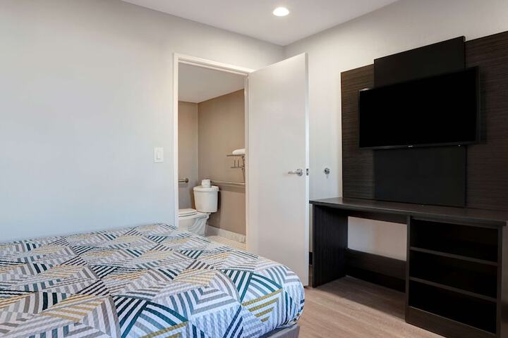 Room 9 of 32