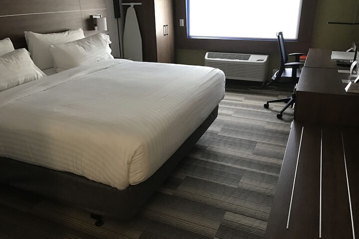 Room 30 of 38