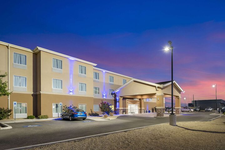 Quality Inn & Suites Carlsbad Caverns Area