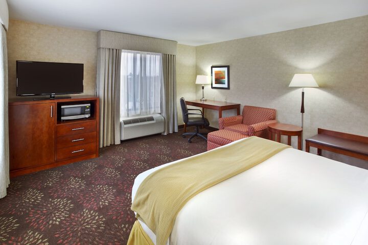 Room 9 of 28
