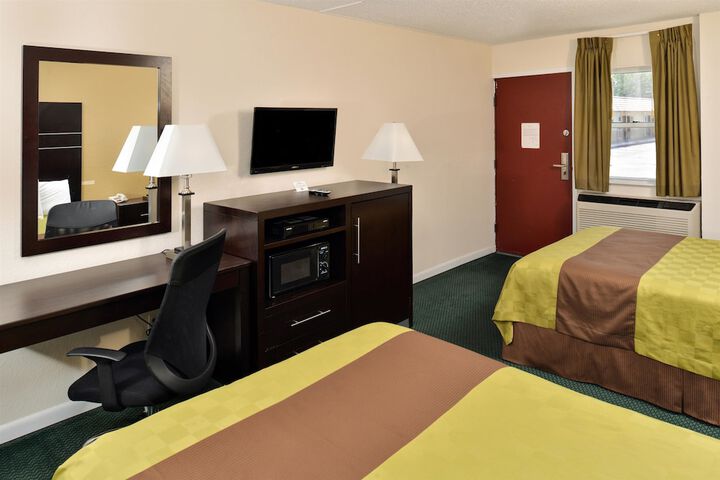 Room 6 of 8