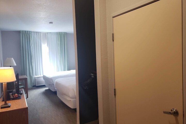 Room 32 of 63