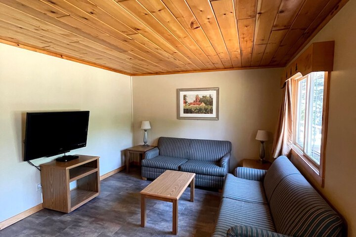 Hanging Horn Lakeside Resort