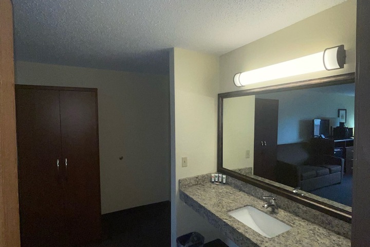 Room 27 of 32