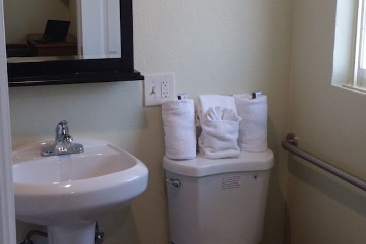 Room 6 of 13