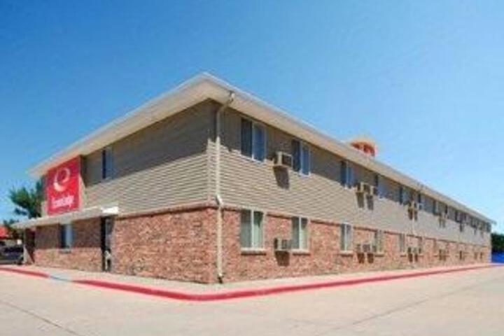 Rodeway Inn & Suites