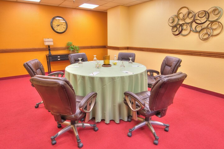 MCM Elegante Suites Abilene