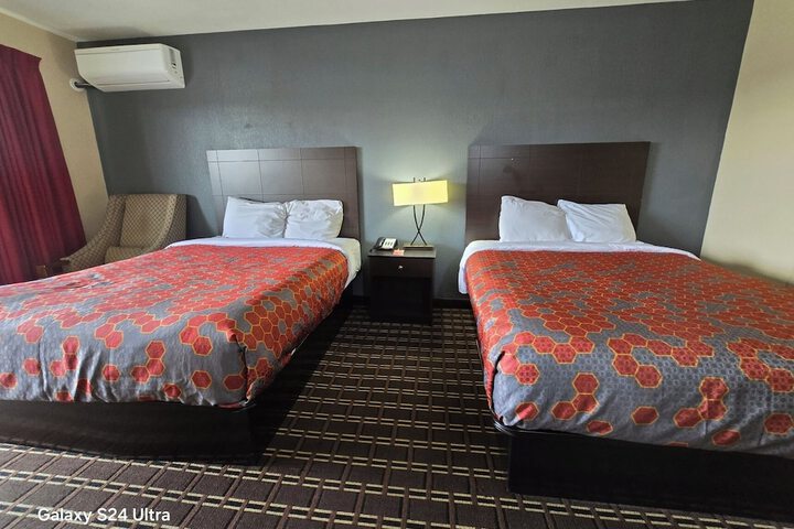 Econo Lodge Inn & Suites Mason City - Clear Lake