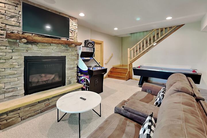 Maple Manor by Taylor Made Deep Creek