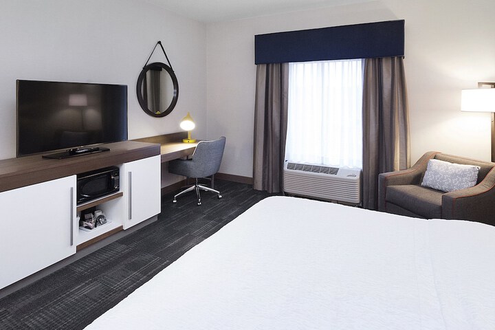 Hampton Inn & Suites Morgantown / University Town Centre