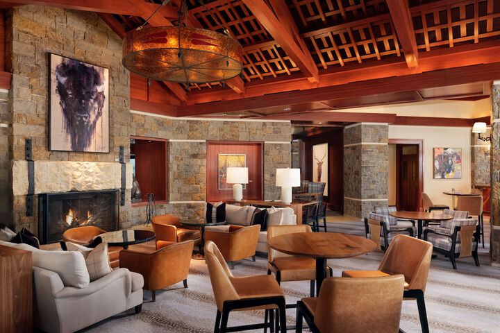 Lounge 250 of 273