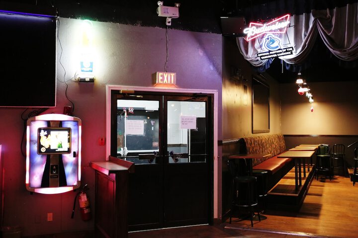 Lounge 64 of 71