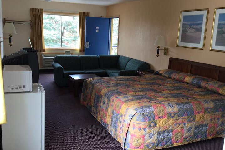 Belmont Inn & Suites