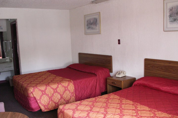 Room 13 of 16