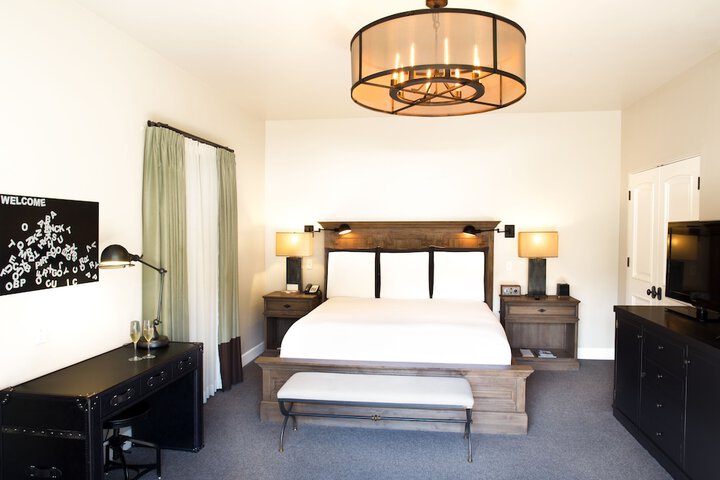 Room 17 of 42