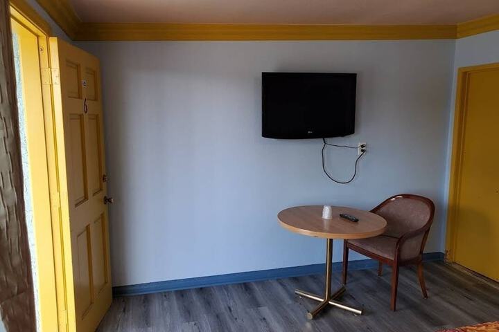 Room 4 of 10