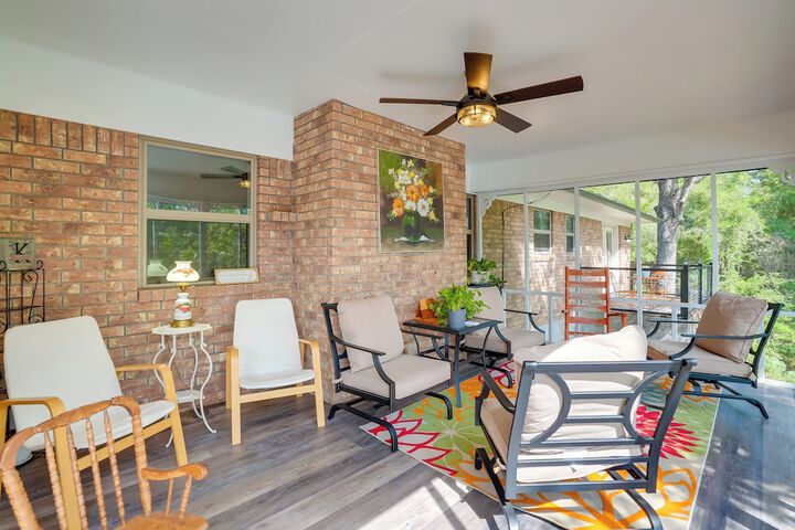 Lakefront Retreat in Jefferson w / Screened Porch!