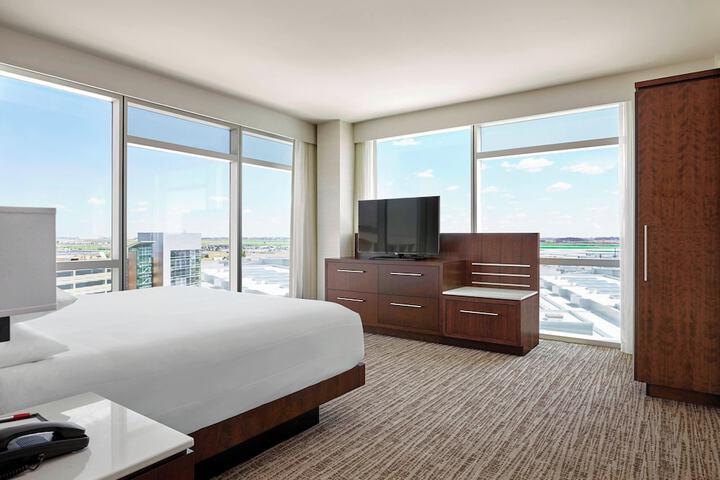 Calgary Airport Marriott In-Terminal Hotel