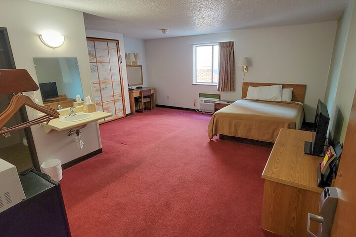 Room 11 of 19
