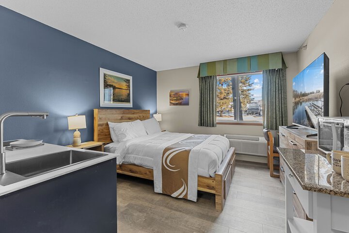 Nisswa Hotel and Suites