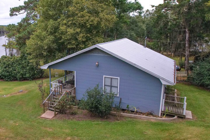 Doyline Cottage w / Large Porch & Lake Access!