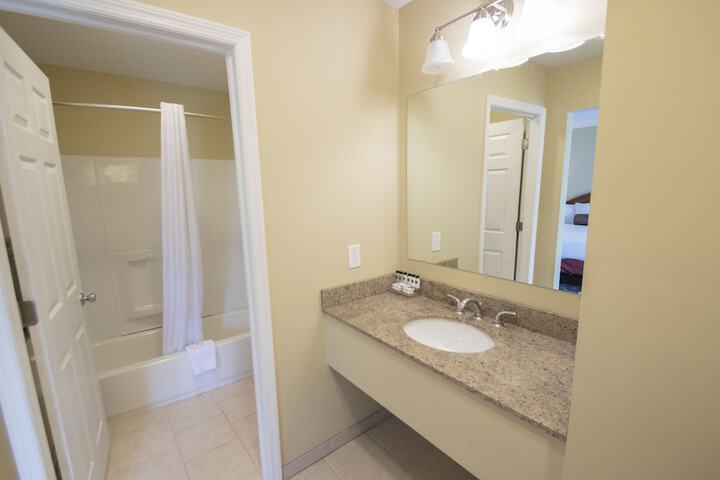 Room 40 of 183