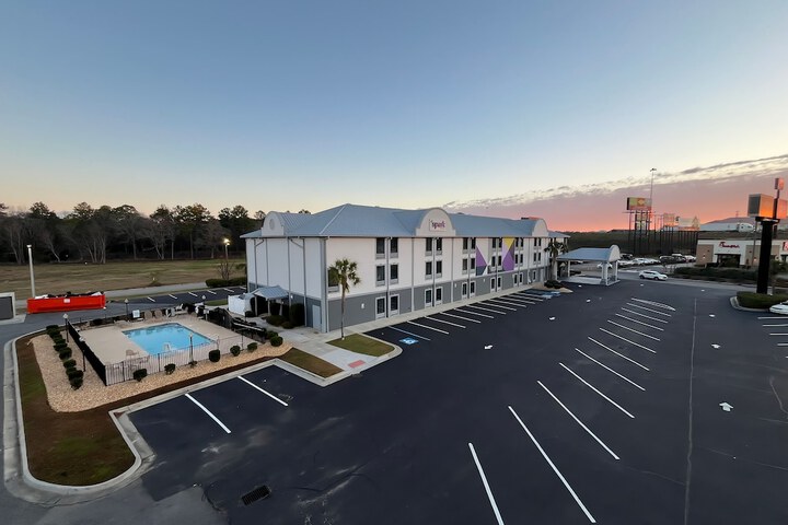 Spark by Hilton Tifton