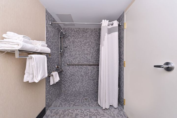 Room 19 of 38