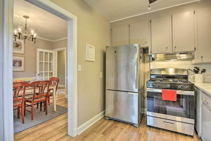 Bright Home w / Yard in Historic Fuquay-varina!