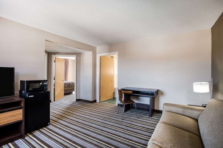 Room 6 of 15