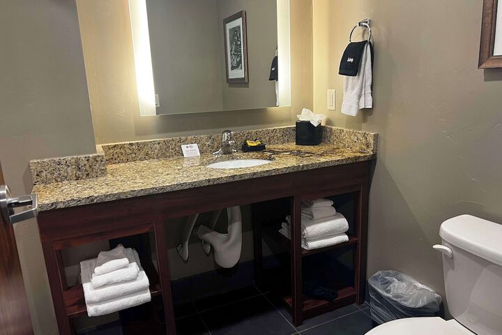 Best Western Plus Landmark Hotel