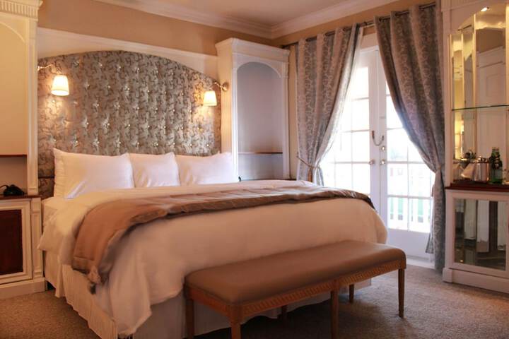 The Riverview Hotel