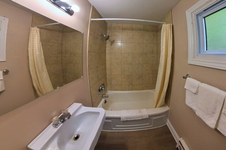 Room 13 of 28