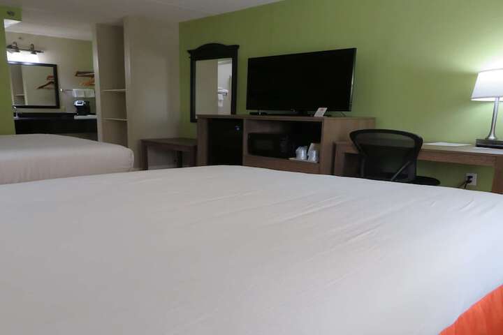 Room 28 of 47