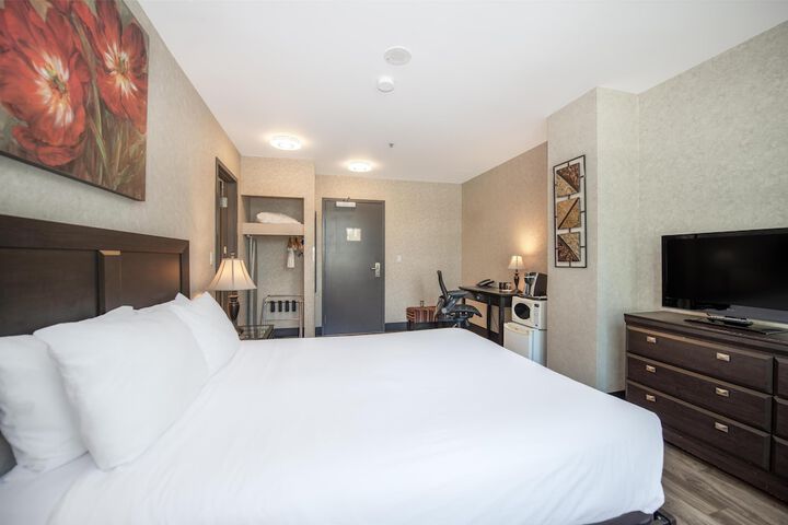 Coast Lonsdale Quay Hotel