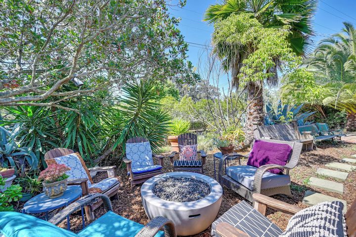 Bohemian Wonderland: Benicia Bungalow w / Pergola!