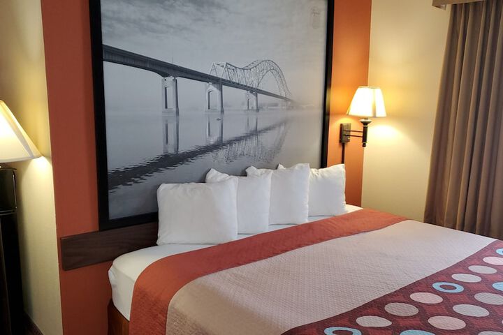 Room 43 of 62