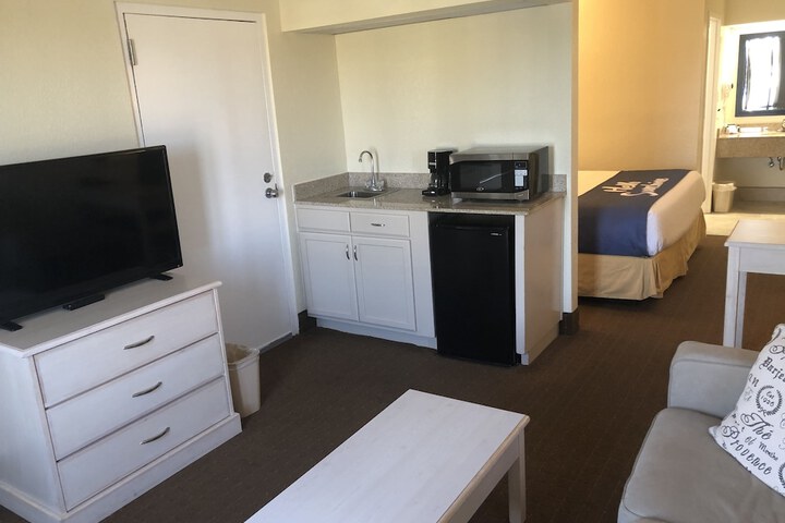 Room 34 of 40