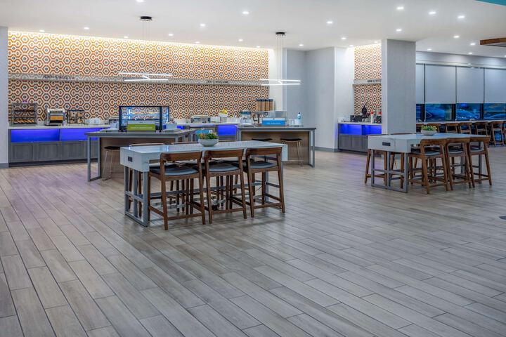 Breakfast/Coffee Service 35 of 43