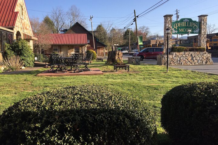 Phillips Historic Motel & Cottages