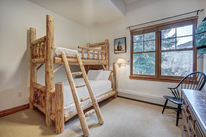 Room 27 of 45
